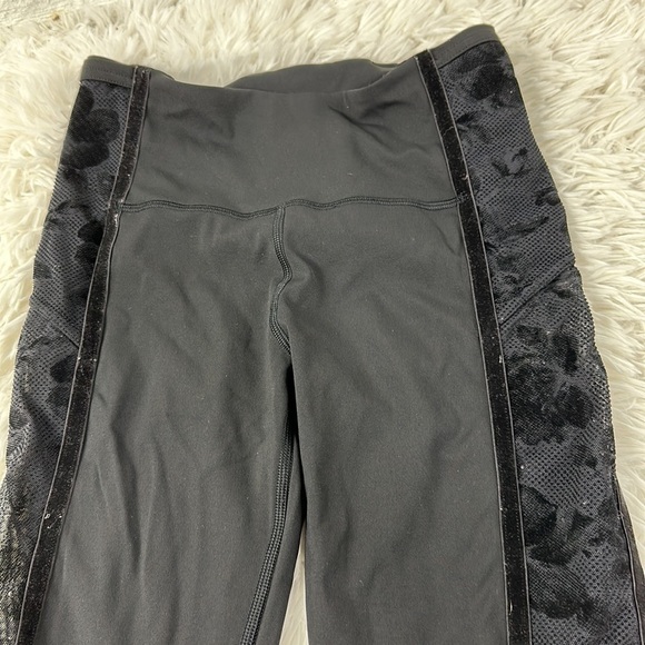 Lululemon Wunder Under Crop High-Rise *Flocked 21" Black / Scatter Floral Black - Picture 1 of 7